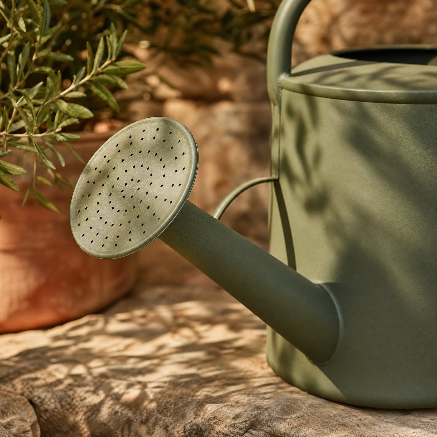 Long-reach Watering Can, 9 L — detail of the detachable round rose and its fine holes